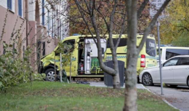 Hombre armado roba ambulancia en Oslo