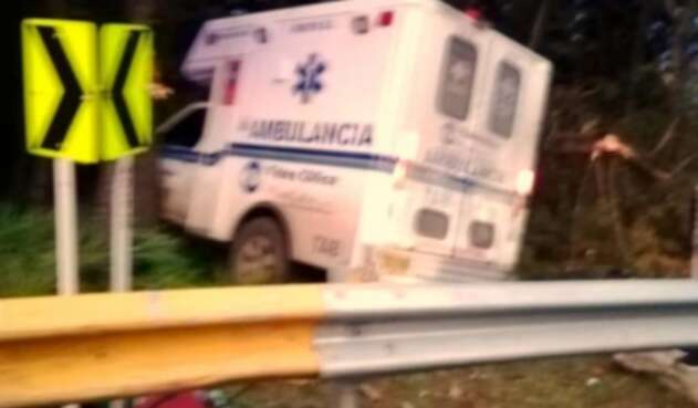 El conductor del vehículo perdió el control del automotor y se salió a un costado de la carretera