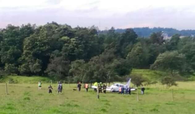 Avioneta aterrizó de emergencia en el norte de Bogotá Avioneta aterrizó de emergencia en el norte de Bogotá