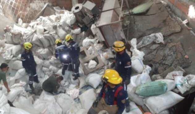 Desplome de techo de bodega en Medellín