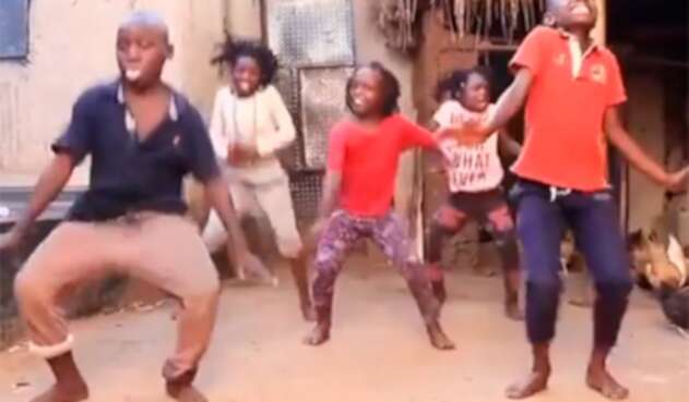 El 'Que Tire Pa' 'Lante' de Daddy Yankee bailado por niños africanos