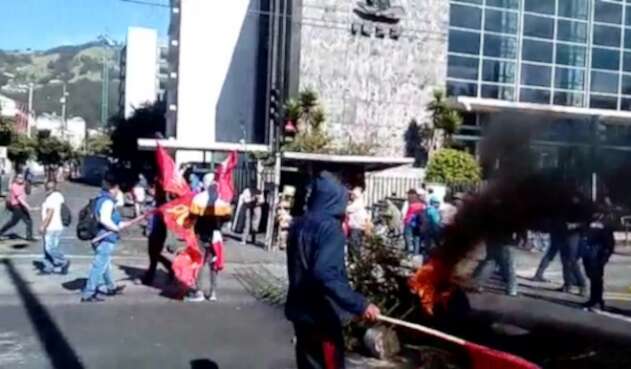Tensión en Ecuador en medio de protestas contra el gobierno.
