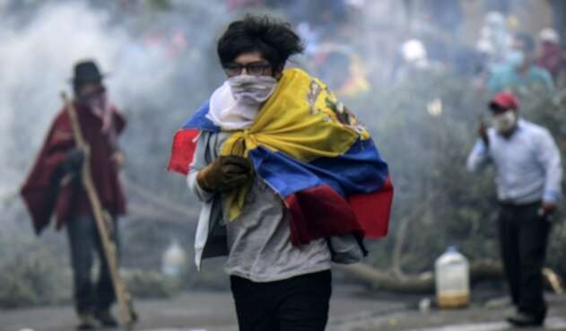 Un manifestante en Quito (Ecuador)