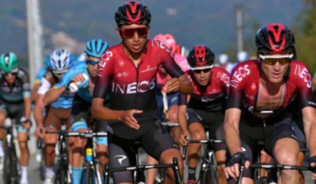 Egan Bernal corriendo el Giro de Lombardía
