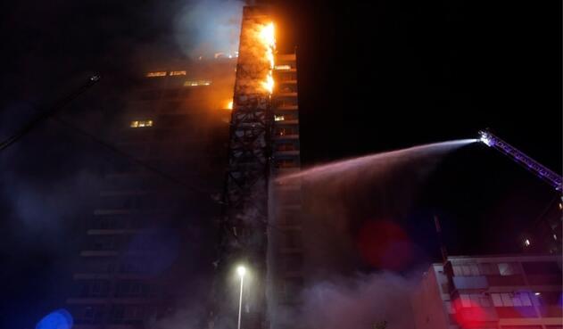 Incendio en edificio Enel, en Santiago