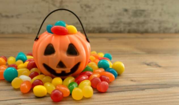 Calabaza de Halloween con dulces