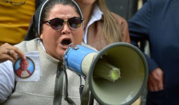 La hermana Adriana Torres participó activamente en la marcha de los seguidores del Centro Democrático. La hermana Adriana Torres participó activamente en la marcha de los seguidores del Centro Democrático.