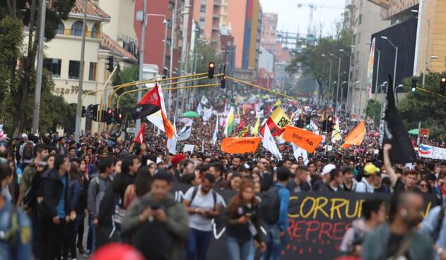 Marcha de estudiantes termina en fuertes desmanes