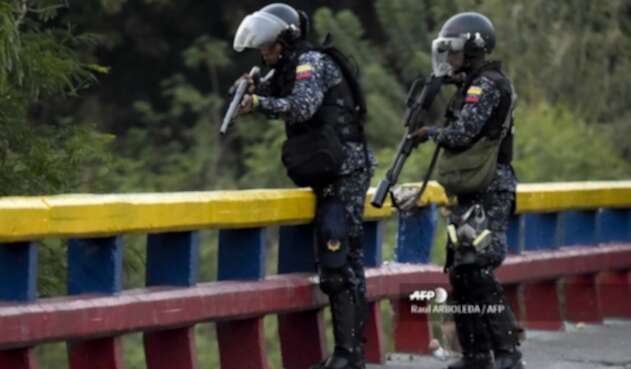 Militares venezolanos en la frontera con Colombia Militares venezolanos en la frontera con Colombia