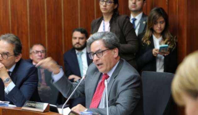 Ministro de Hacienda en la Comisión Tercera del Senado