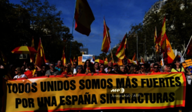 Catalanes no independentistas marchan en Barcelona