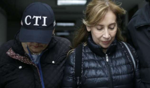 Rubi Corredor Ruiz firmó traspaso de lujoso apartamento a Benedetti Rubi Corredor Ruiz firmó traspaso de lujoso apartamento a Benedetti