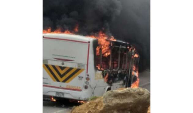 Ruta escolar se incendió en Bucaramanga Ruta escolar se incendió en Bucaramanga