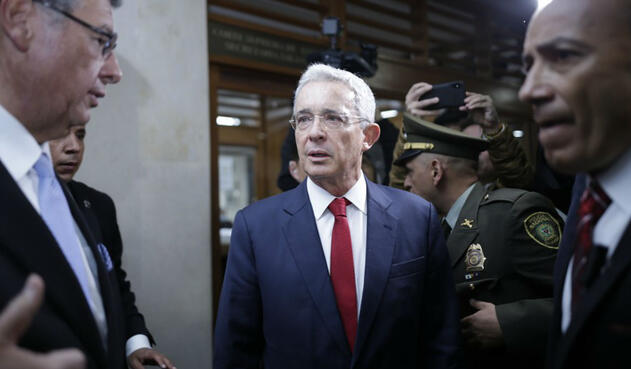 Uribe al llegar a la Corte Suprema a indagatoria Uribe al llegar a la Corte Suprema a indagatoria