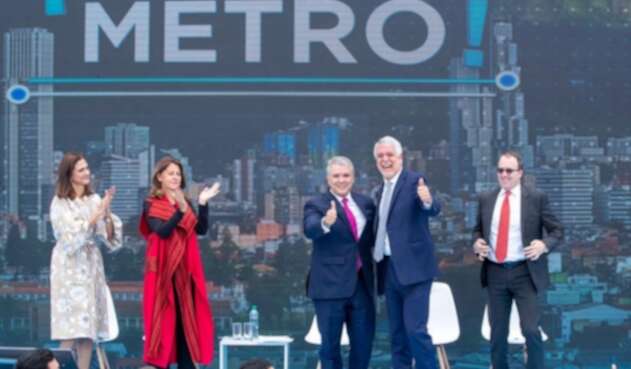 Presidente Iván Duque y alcalde Enrique Peñalosa, durante adjudicación del metro
