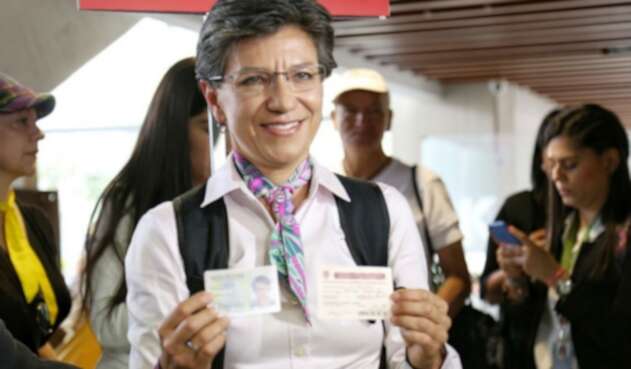 Claudia López, ejerció su derecho al voto Claudia López, ejerció su derecho al voto