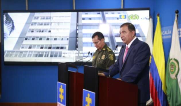 Fiscal (e.) Fabio Espitia y el director de la Policía, general Óscar Atehortúa.