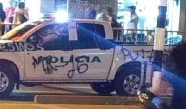 La patrulla fue pintada en los alrededores de la Universidad de Antioquia.