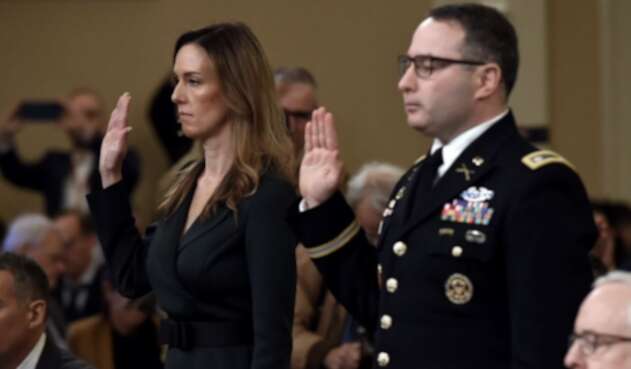 Alexander Vindman, experto en Ucrania de la Casa Blanca, y Jennifer Williams, asistente del vicepresidente, Mike Pence