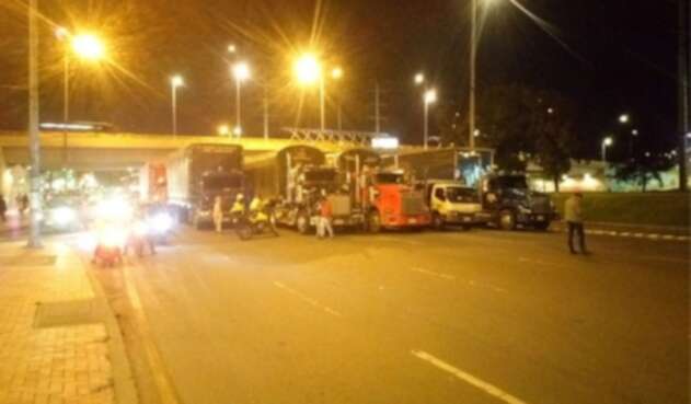 camioneros en la autopista Norte en Bogotá