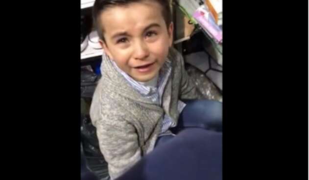 Niño Mateo llorando