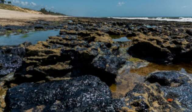 Petróleo amenaza playas de Brasil