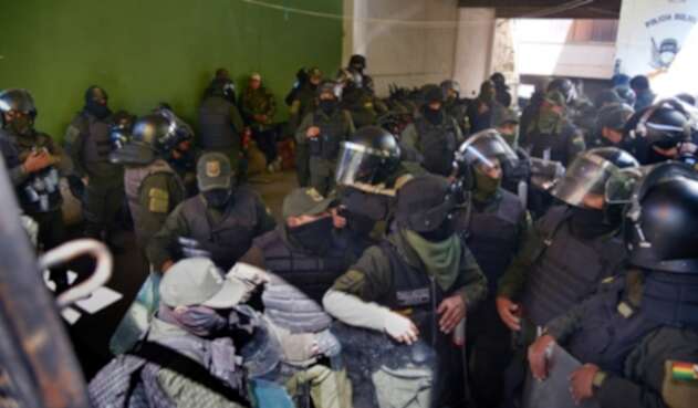 Policías en Bolivia.