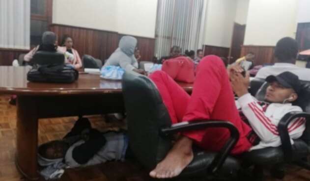 La sala de juntas de la Gobernación de Nariño se convirtió en el dormitorio de los docentes.