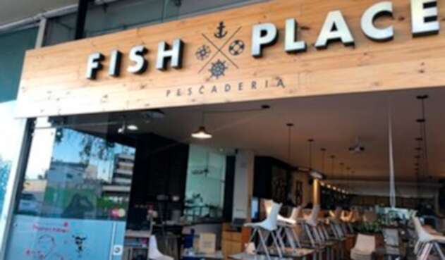 El restaurante Fish Place, objeto de vandalismo durante las protestas estudiantiles El restaurante Fish Place, objeto de vandalismo durante las protestas estudiantiles