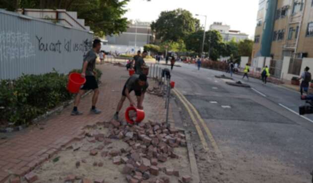 Soldados del Ejército chino limpian las calle de Hong Kong Soldados del Ejército chino limpian las calle de Hong Kong