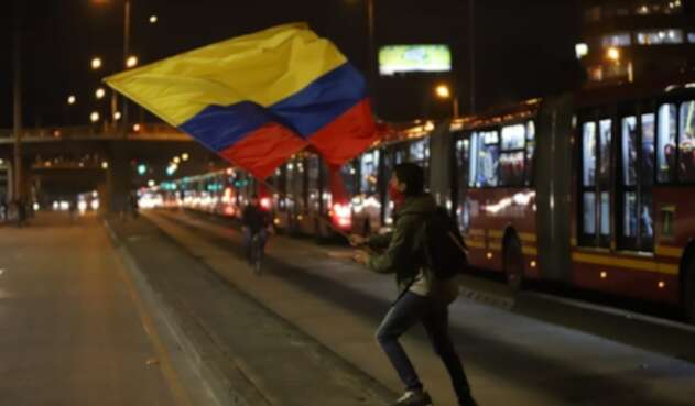 Manifestante en inmediaciones de la U Nacional Manifestante en inmediaciones de la U Nacional