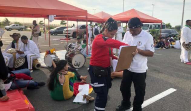 Comenzaron a presentar dolor abdominal, vomito y diarrea, luego de haber almorzado