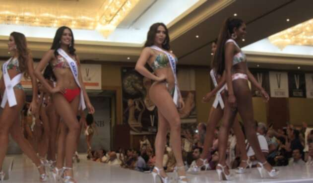 Desfile de traje de baño en el Concurso Nacional de Belleza Desfile de traje de baño en el Concurso Nacional de Belleza