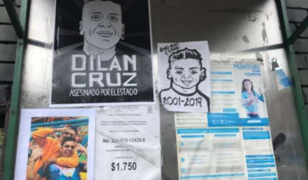 Compañeros de Dilan Cruz lo recuerdan en su colegio.