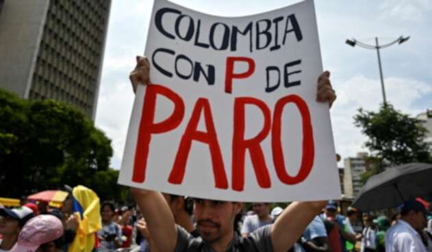 Colombia lleva más de 20 días en paro. Manifestante en Cali del paro nacional.