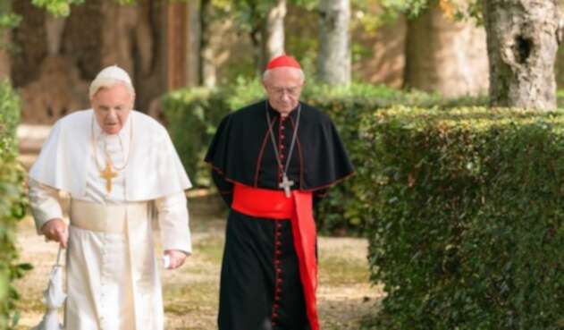 Anthony Hopkins y Jonathan Pryce en 'Los dos papas' (Netflix)