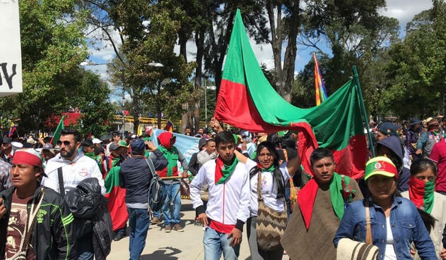 Indígenas bloquean la Avenida NQS