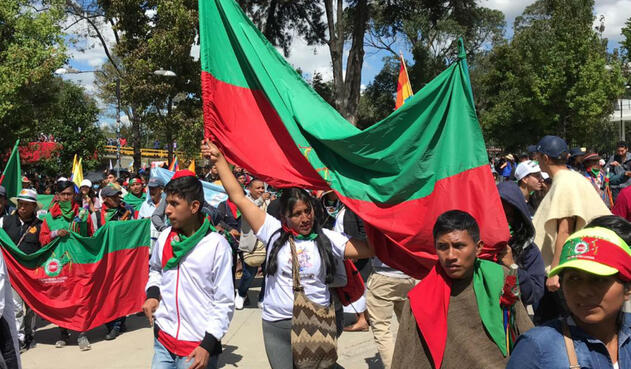 Indígenas. Indígenas bloquean la Avenida NQS