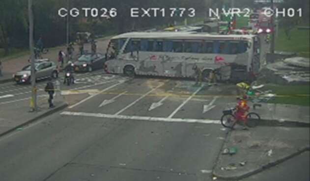 Accidente de bus en la Calle 127 con Av. Boyacá Accidente de bus en la Calle 127 con Av. Boyacá
