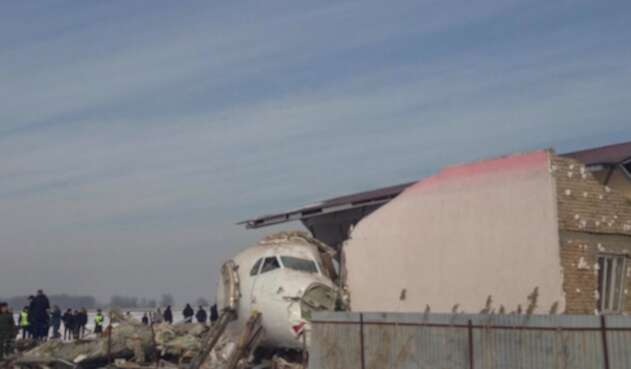 Avión accidentado en Kazajistán Avión accidentado en Kazajistán