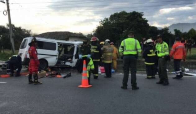 Dos personas al parecer hinchas del América, fallecieron en un accidente de tránsito cuando regresaban de Cali.