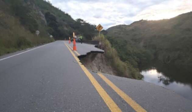 Paso alterno se presenta en la vía Ibagué-La Línea