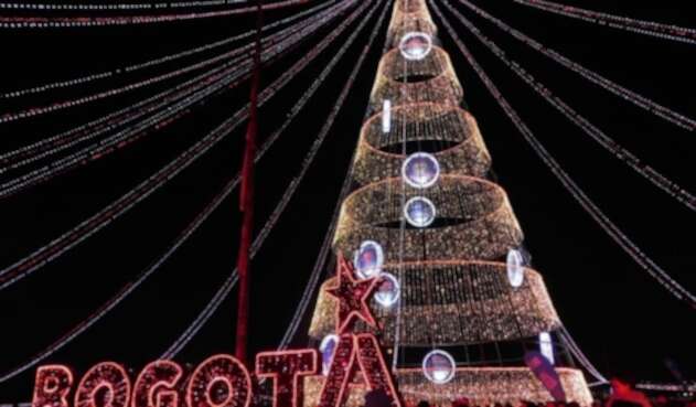 Con el árbol gigante de El Tunal se dio inicio al alumbrado navideño en Bogotá