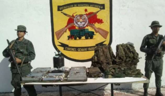 Explosivos que la FANB dice haber incautado en frontera con Colombia