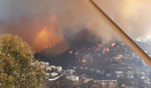 Incendio en cerro de Valparaíso, Chile