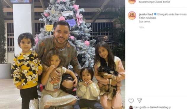 Jessi Uribe y sus hijos