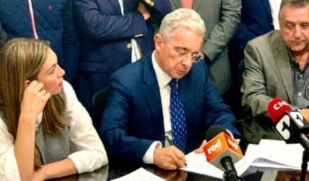 Senador, Álvaro Uribe Vélez, radicó tres nuevos proyectos de Ley
