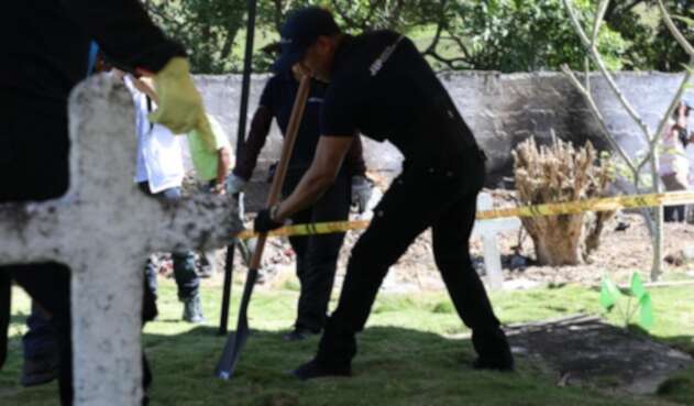 Exhumación de restos en cementerio de Dabeiba, Antioquia.