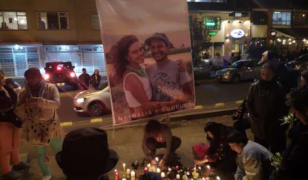 Velatón por la muerte de Nathalia Jiménez y Rodrigo Monsalve en Bogotá