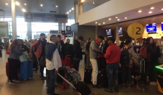 Pasajeros en el aeropuerto El Dorado